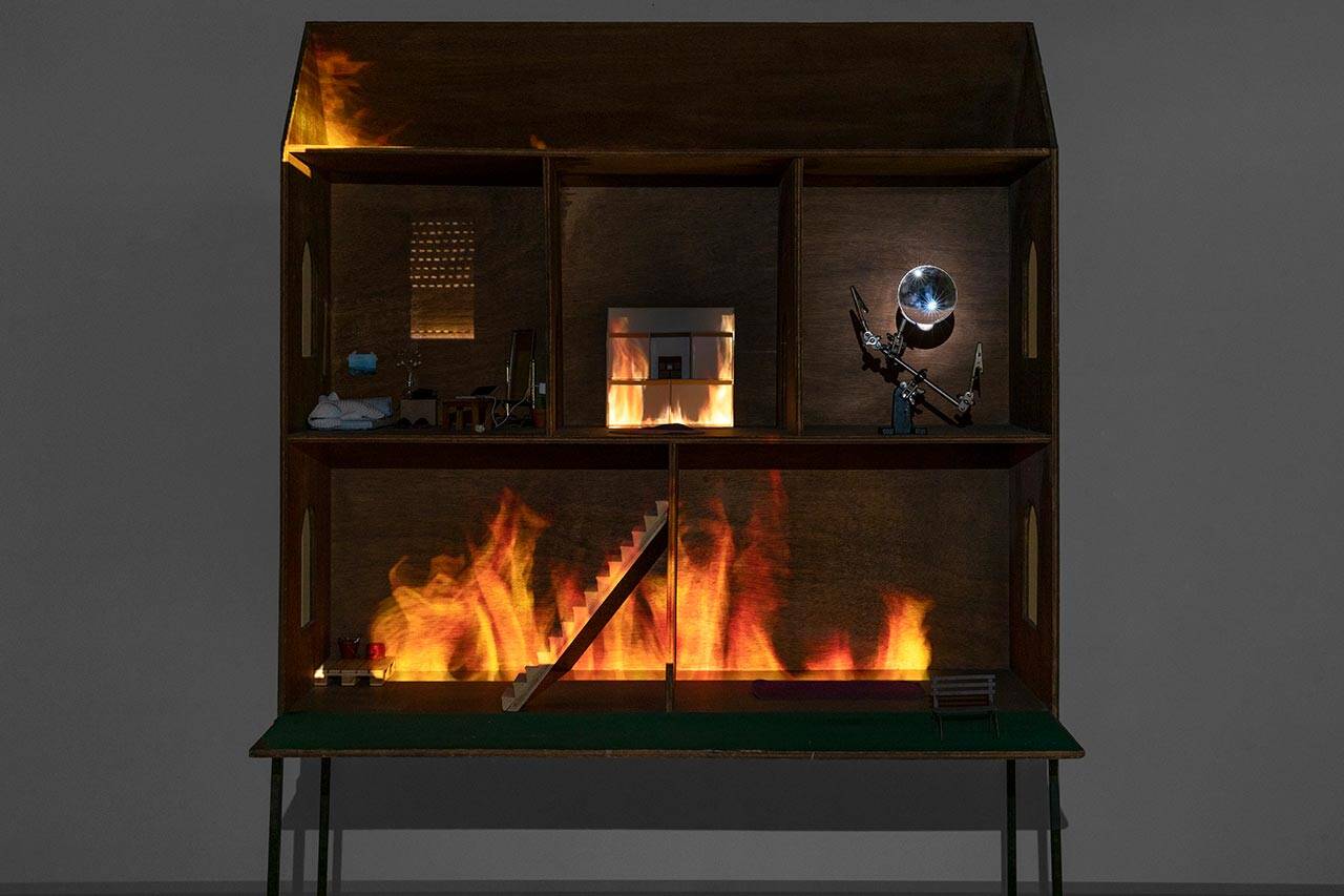 Looking at the Sun, Credit: Lena Gomon